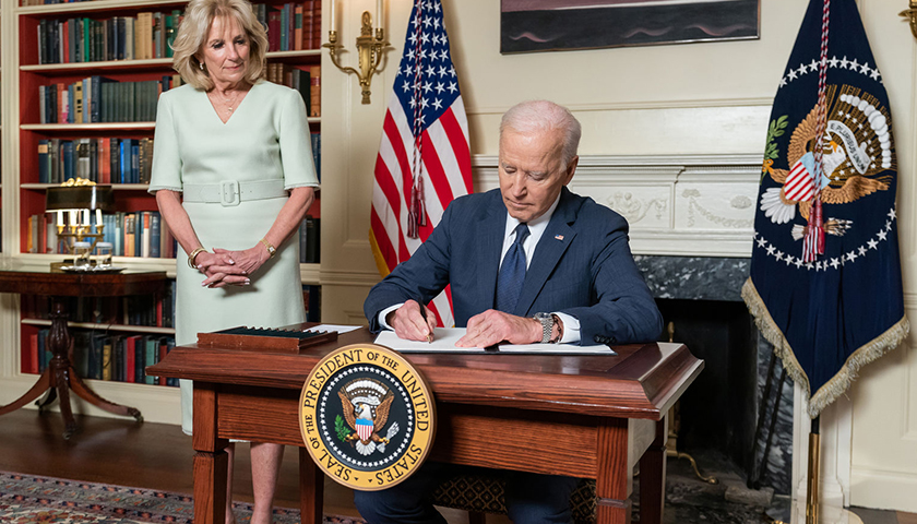Joe Biden signing order